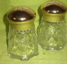 Avon-VTG Clear Glass Shaker with Gold Lid- Set of 2 - £4.00 GBP