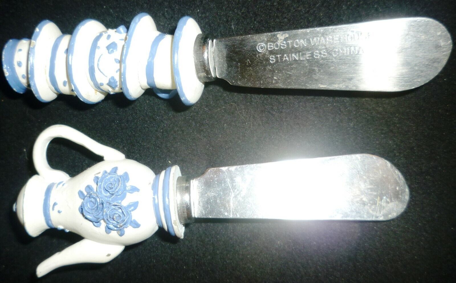 BORTON WAREHOUSE TEAPOT &amp; TEA CUPS STEEL SPREADERS SET OF 2 - $4.00