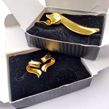 Vintage AVON Brooch Earring Set Golden Ribbon 1996 NIB Parure - $37.74