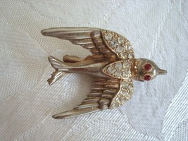 Vintage Rhinestone Bird Pin ~ Brooch ~ Clear Stones ~ Red Ey - £3.91 GBP