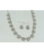 Filigree Disk Necklace &amp; Earrings Gift Set AVON - $372.46 MXN