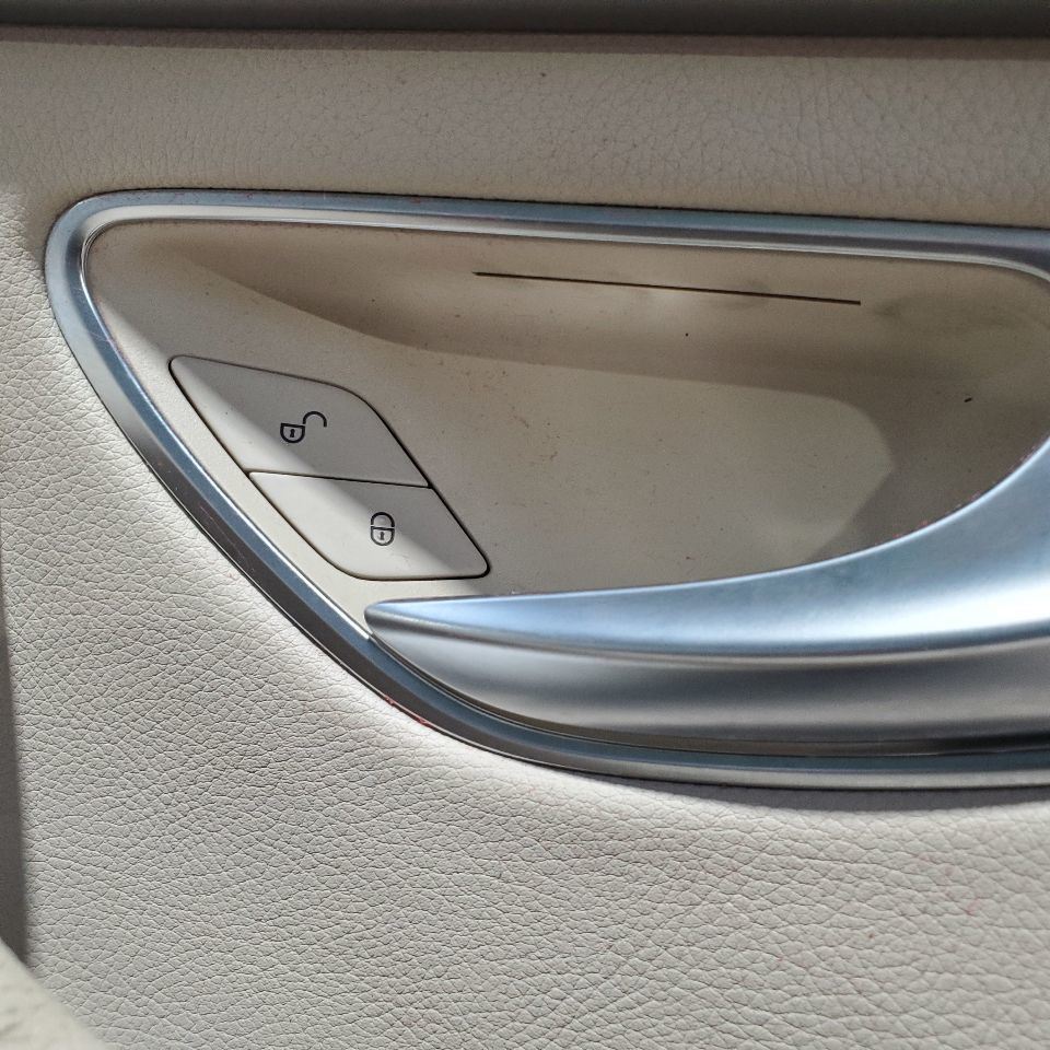 2016 Mercedes GLC300 OEM Front Right Door Trim Panel Has Fading  Item image 6
