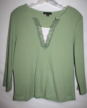 By Design Misses MEDIUM Green Pullover Shirt Top Lace Neckline 3/4 Sleev... - £9.14 GBP