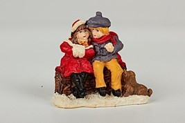*Boy and a Girl Ceramic Christmas Decorative Figurine 2&#39;5&quot; approx - $92.15 MXN