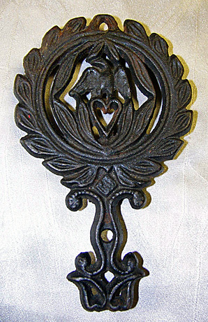 Primary image for Eagle and  Heart Cast Iron Trivet Vintage Americana Kitchenware Collectible 