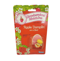 Vintage Strawberry Shortcake Strawberryland Miniatures Apple Dumplin On Sled New - £36.61 GBP