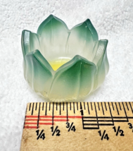 Vintage White Green Yellow Lotus Blossom Glass Salt Dip 1 1/8 T x 1.5 W - $300.71 MXN