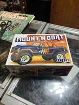 Mpc: Mount&#39;n Goat Jeep Commando 1:25 Model Car Kit - £16.09 GBP