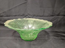 Vintage Green Vaseline Glass Large Serving Fruit Decorative Bowl Dish Tableware - £59.34 GBP