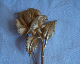 Vintage Long Stemmed Rose ~ Flower Pin ~ Brooch ~ Gold-tone ~ Charel - £5.47 GBP