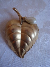 Vintage Gold-tone Leaf Perfume Locket Pin ~ Brooch ~ Imitation Pearl - £6.25 GBP