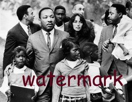 Martin Luther King Jr &amp; Joan Baez escort children to new Integrated Scho... - $8.90