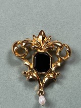 Vintage Avon Signed Ornate Goldtone w Octagon Black Glass & Freshwater Pearl Cha - $13.09