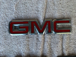 1998 - 06 Gmc Yukon Tailgate Red / Chrome Script Logo Emblem Part 15029627 Oem - £24.77 GBP