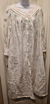 Nwt Vtg Eileen West Queen Anne&#39;s Lace White Floral ROBE/GOWN Sz S Made In Usa - £57.61 GBP