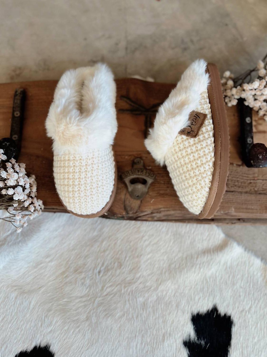 Very G women&#39;s sweater knit fuzzy slippers Cream - $37.00