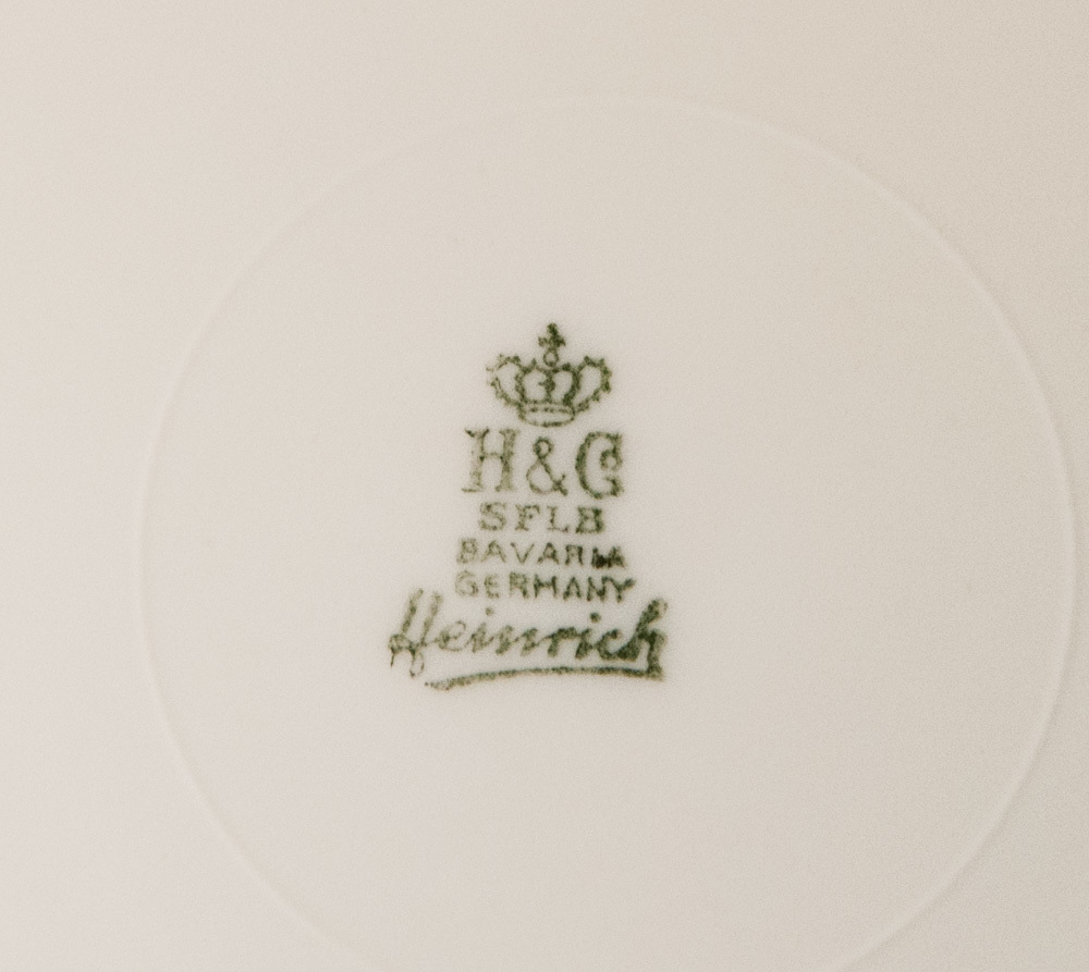 Heinrich H&C Moss Rose 6-3/8" Bread Plate Gold Trim 16801 Cream Bavaria Germany Item image 2