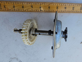 24HH38 Craftsman Garage Door Opener Chain Drive Driven Gear Assembly, Good Cond - $18.65