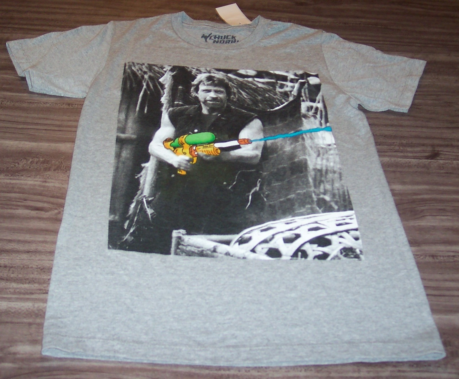 FUNNY CHUCK NORRIS with Super Soaker T-Shirt MENS SMALL NEW w/ TAG Item image 2