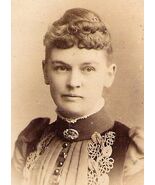 ANTIQUE VICTORIAN  CARD DE VISITE BEAUTIFUL FASHIONABLE LADY W/ BROOCH  - $19.99