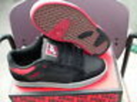VANS Hommes Skateboard Chaussures desurgent Noir/Rouge/Gris Taille 9.5 À - £43.02 GBP