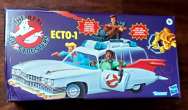Ecto-1 The Real Ghostbusters Hasbro Classics Retro Vehicle Set Smashed Box seald - £91.79 GBP