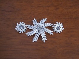 Vintage 60’s Large Sarah Coventry Snowflake Pin &amp;Clip Earrings Set - £67.33 GBP