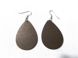 DEEP CHESTNUT BROWN COLOR WOODEN TEAR DROP SHAPED DANGLE EARRINGS - $6.99 CAD