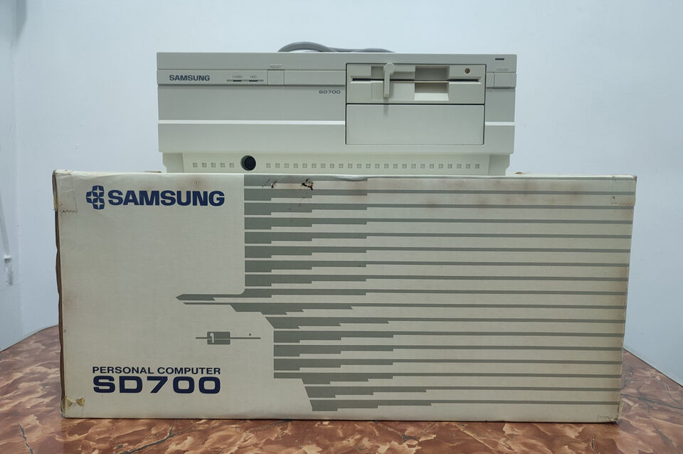 Samsung Vintage Desktop computer PC Model SD-700 - $164.21