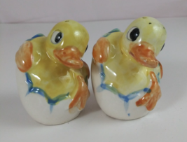 Vintage Hatching Duckling Salt &amp; Pepper Shakers Japan - $176.33 MXN