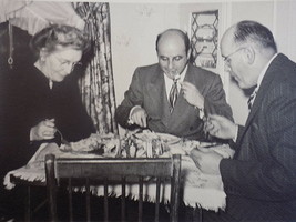 1950&#39;s PHOTO MEN AND LADY AT TABLE 5x7 VINTAGE PHOTO  MEN AND WOMAN DINING - €5,52 EUR