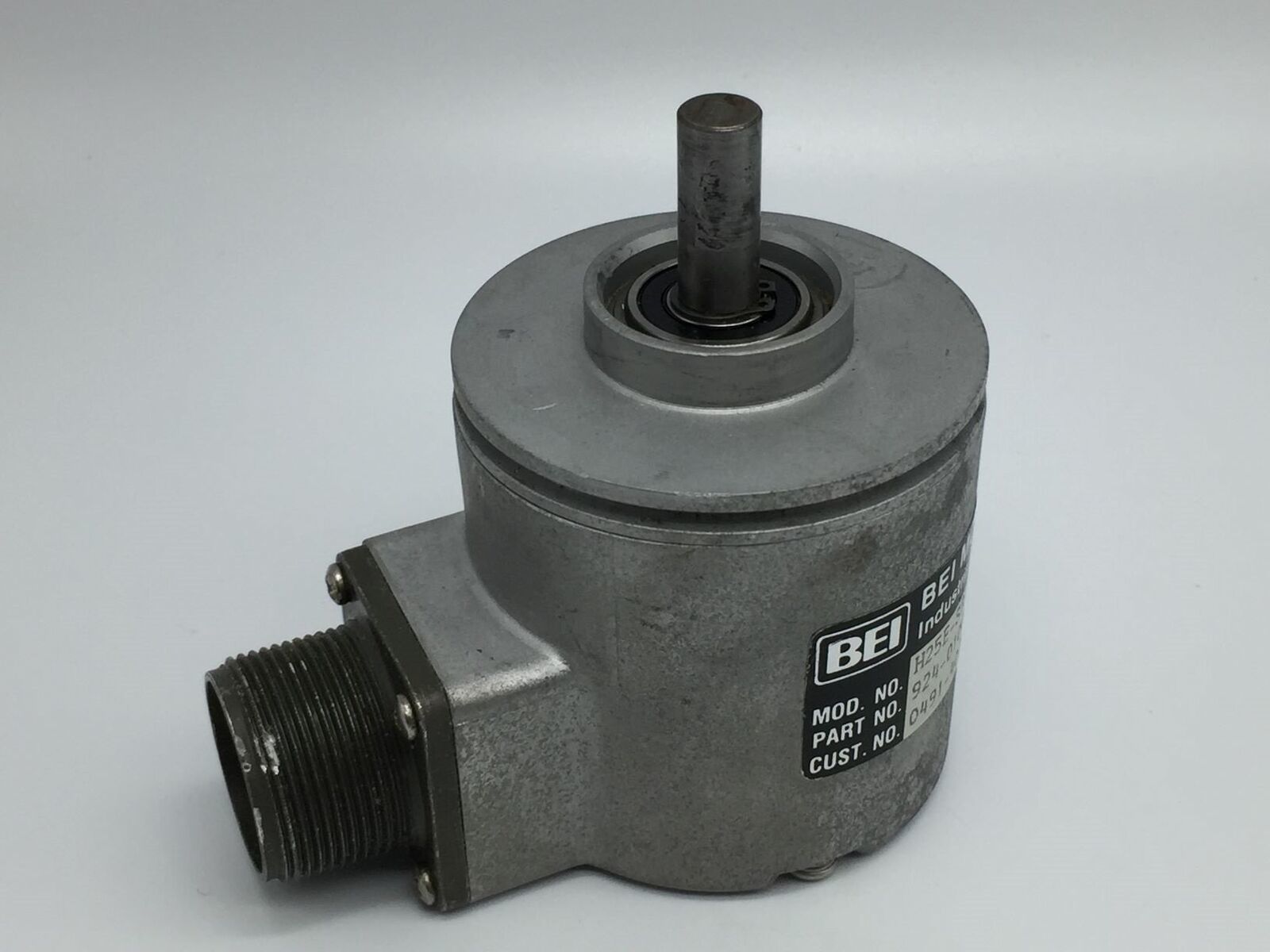 BEI Motion H25E-SB-1024-ABZC-88C30-LED-SM18-S Encoder 5VDC 924-01002-6185 - $114.00