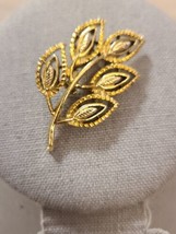 Signed Gerry&#39;s Vintage Leaf Branch Fern Brooch Pin Gold Tone Costume Jewelry - £6.64 GBP