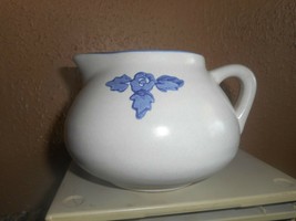 Pfaltzgraff Yorktowne Blue Flower Gravy Boat Creamer Pitcher 7 #414 Blue... - $12.99
