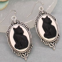 Purrfection Cat Cameo Silver Earrings - €11,86 EUR