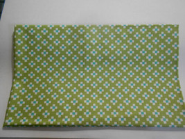 Fat Quarter (New) Backyard Blooms - Green W/DESIGN - £5.94 GBP