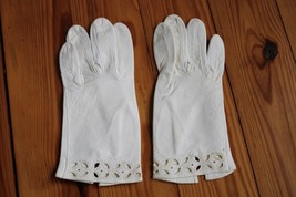 Vintage White Butter Leather Cut Out Details Gloves - $19.95