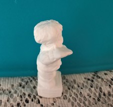 D3 - Little Boy on Box Ceramic Bisque Ready-to-Paint, Unpainted U-Paint* - €1,53 EUR