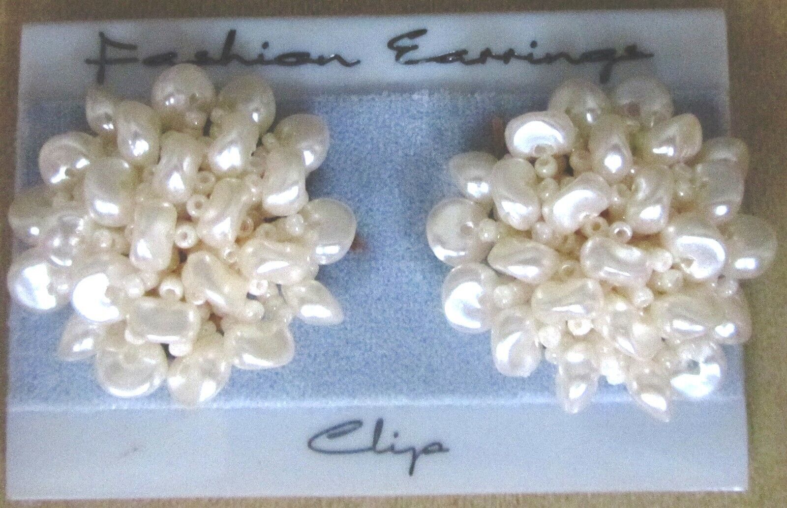 VINTAGE FASHION JEWELRY PEARL BEADED CLUSTER CLIP EARINGS SET - $5.90