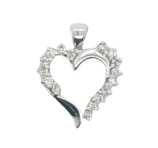 10k White Gold 1/4 ctw Diamond Heart Pendant 1.6g - $5,122.34 MXN