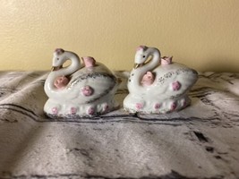 Vtg Capidomonte Bone China swan salt and pepper shakers Thames Signed - $18.00
