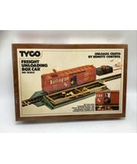 New Tyco 930 Remote Control Freight Unloading Box Car w/ Accessories HO ... - £26.85 GBP