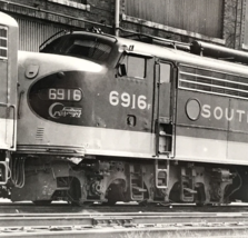 Southern Railway Railroad SOU #6916F Electromotive Train Photo Southern Crescent - £7.58 GBP