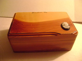 Vintage Cedar trinkek  Box from Jamestown Virginia - $10.00
