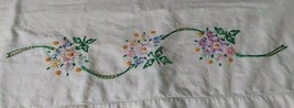 Vintage Hand Embroidered Pillowcase Flower Bouquet 20x28 - $239.47 MXN