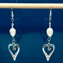 BBQ Classy 3” Natural Pearl &amp; Silver Heart Dangles - £46.44 GBP