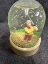 VINTAGE 4 1/4" Tall  GOLF IN SAND TRAP SNOW SAND GLOBE - $18.81