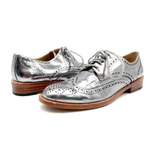 Banana Republic Womens 6.5 Silver Metallic Oxford Shoes Wingtip Glam Funky - $24.01