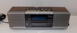Vintage GE Clock Radio AM FM Model No 7-4945a Battery Back-up Dual Alarm - £32.98 GBP