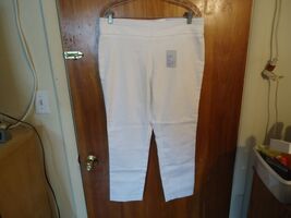 " NWT " Croft &amp; Barrow Size 12 P R White Straight Mid Rise Pants " Great... - $30.99